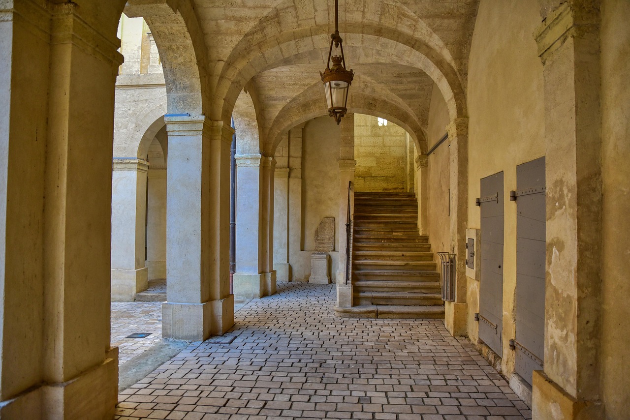découvrez comment réparer facilement un escalier qui grince grâce à nos conseils pratiques et rapides pour éliminer les grincements et sécuriser vos marches.