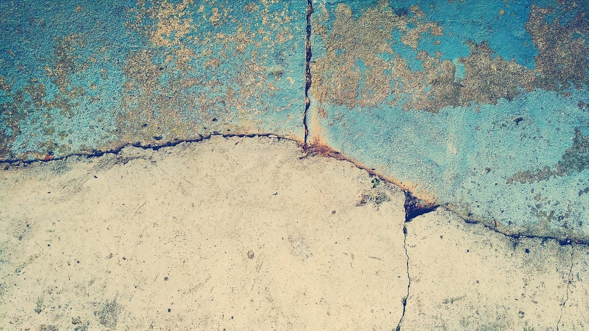 Réparer un mur en parpaing fissuré