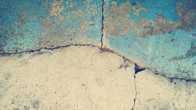 Réparer un mur en parpaing fissuré