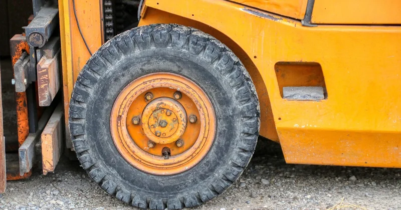Combien coûte réellement un chariot élévateur ?