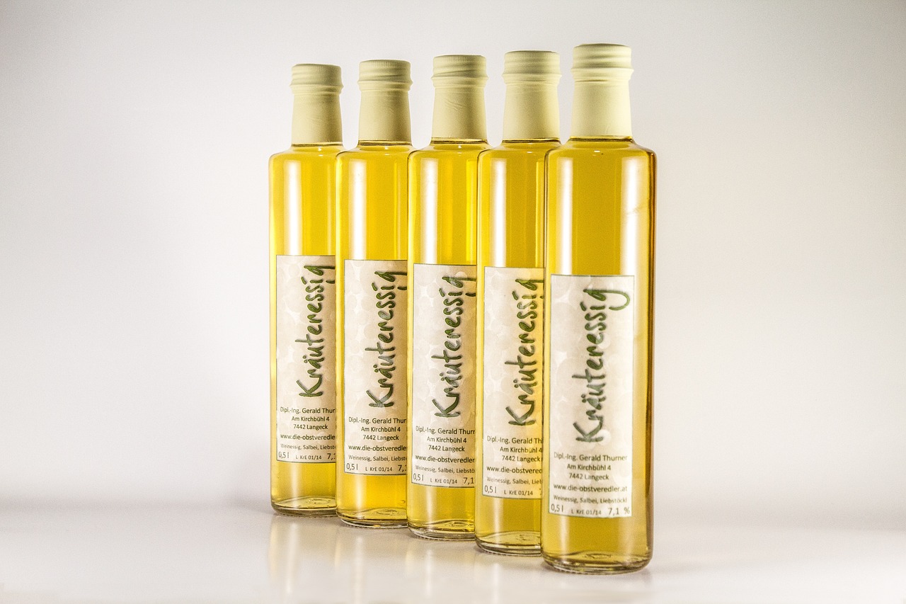 découvrez comment détartrer efficacement votre pomme de douche avec du vinaigre blanc pour une meilleure pression et une durée de vie prolongée.