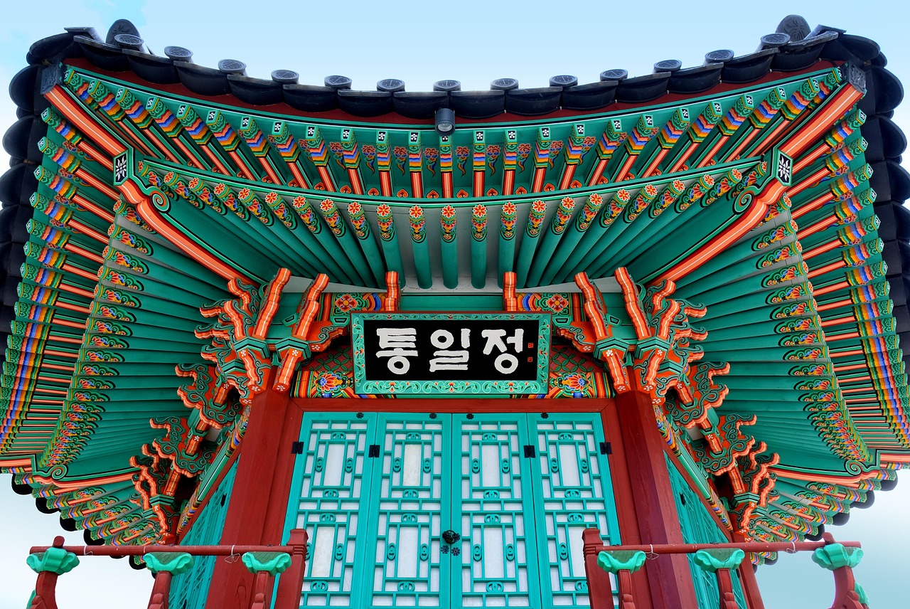 découvrez notre guide complet pour la construction d'une pergola en bois, alliant élégance et durabilité pour votre espace extérieur.